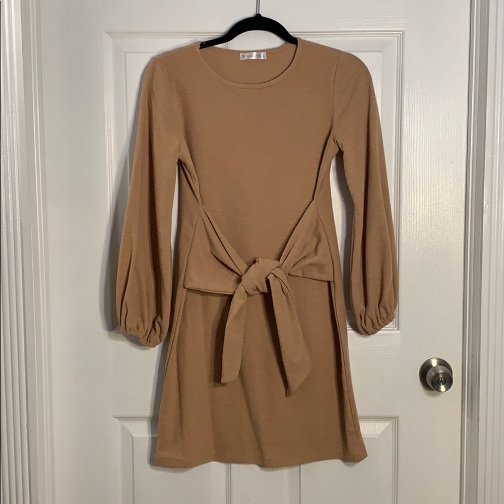 Beige sweater dress with waist-cinching bow